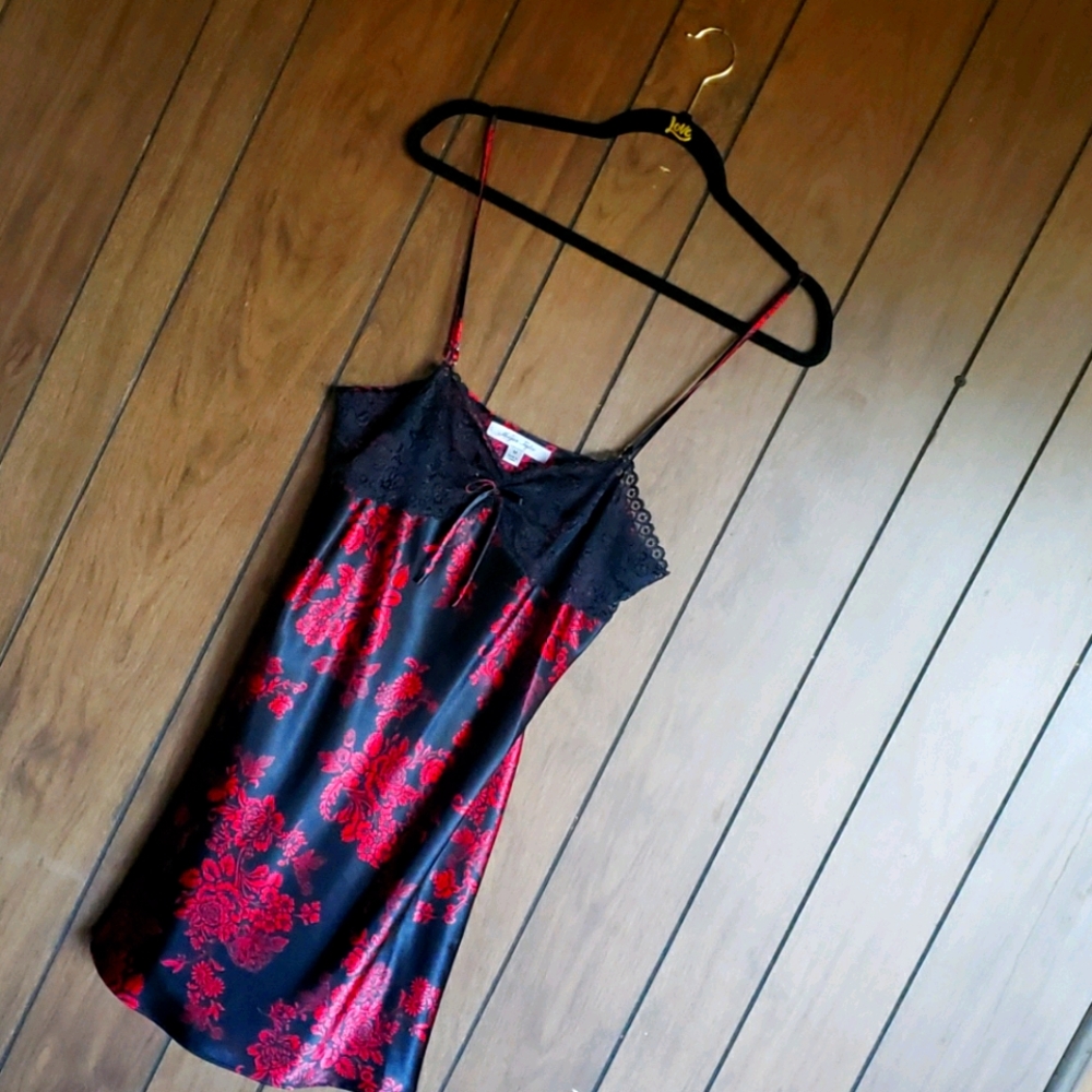 Intimate Set - Picture 3 of 5